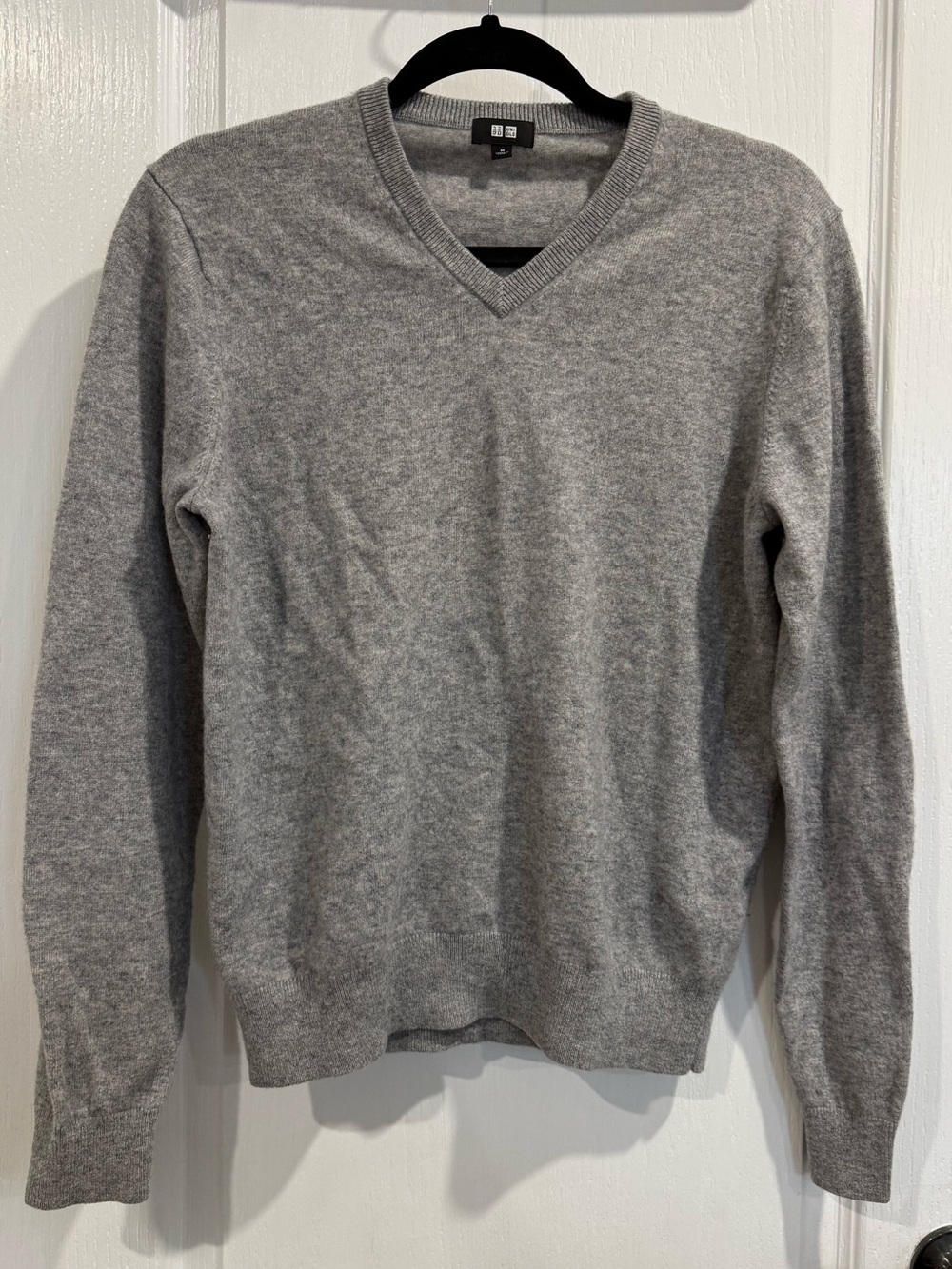 Uniqlo 100% cashmere gray v neck sweater